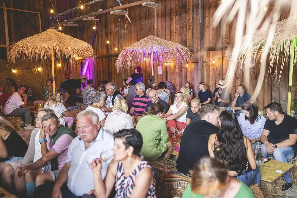 Publikum beim Weingarten-Konzert in der 95 Tage Eventlocation