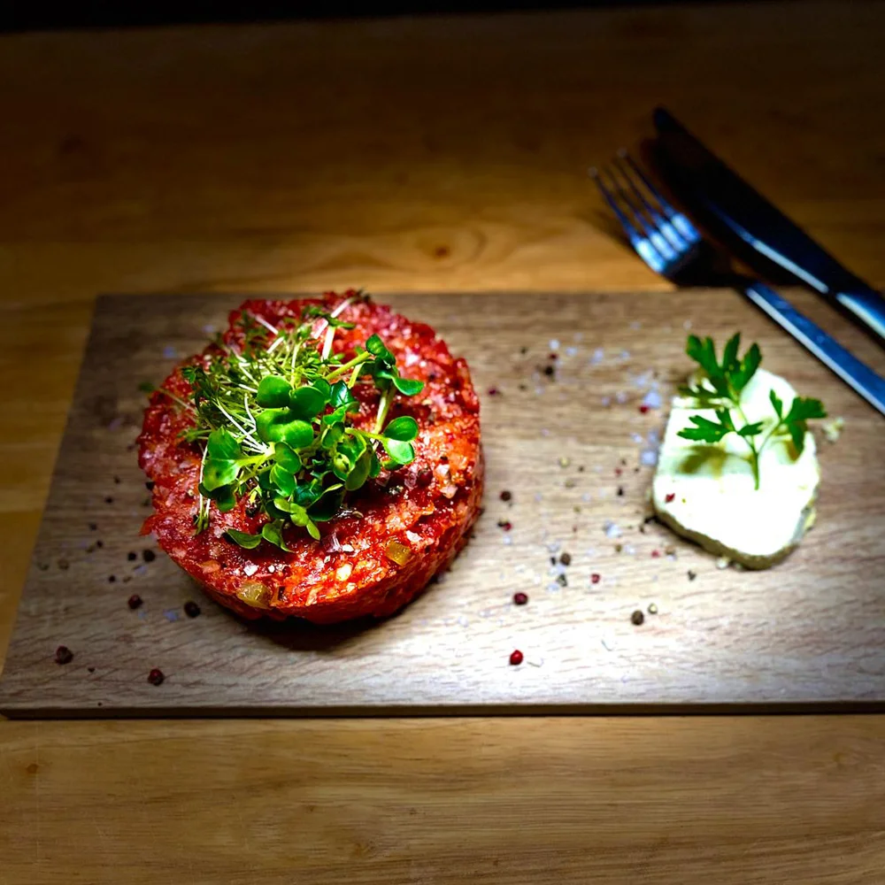 Saftiges Beef Tartare in der 95Tage Buschenschank in Hörsching