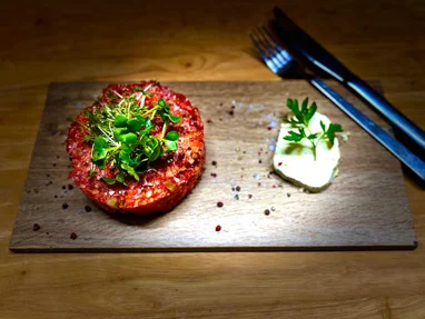 Zartes Beef Tartare in der Buschenschank in Hörsching