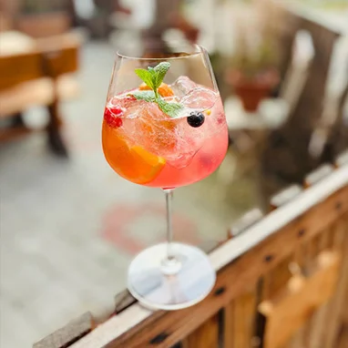 Bunte Cocktails in der 95Tage Buschenschank Hörsching