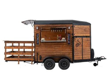 Mobiler Barwagen von 95 Tage als stilvolle Eventbar für Hochzeiten und Firmenfeiern in Oberösterreich