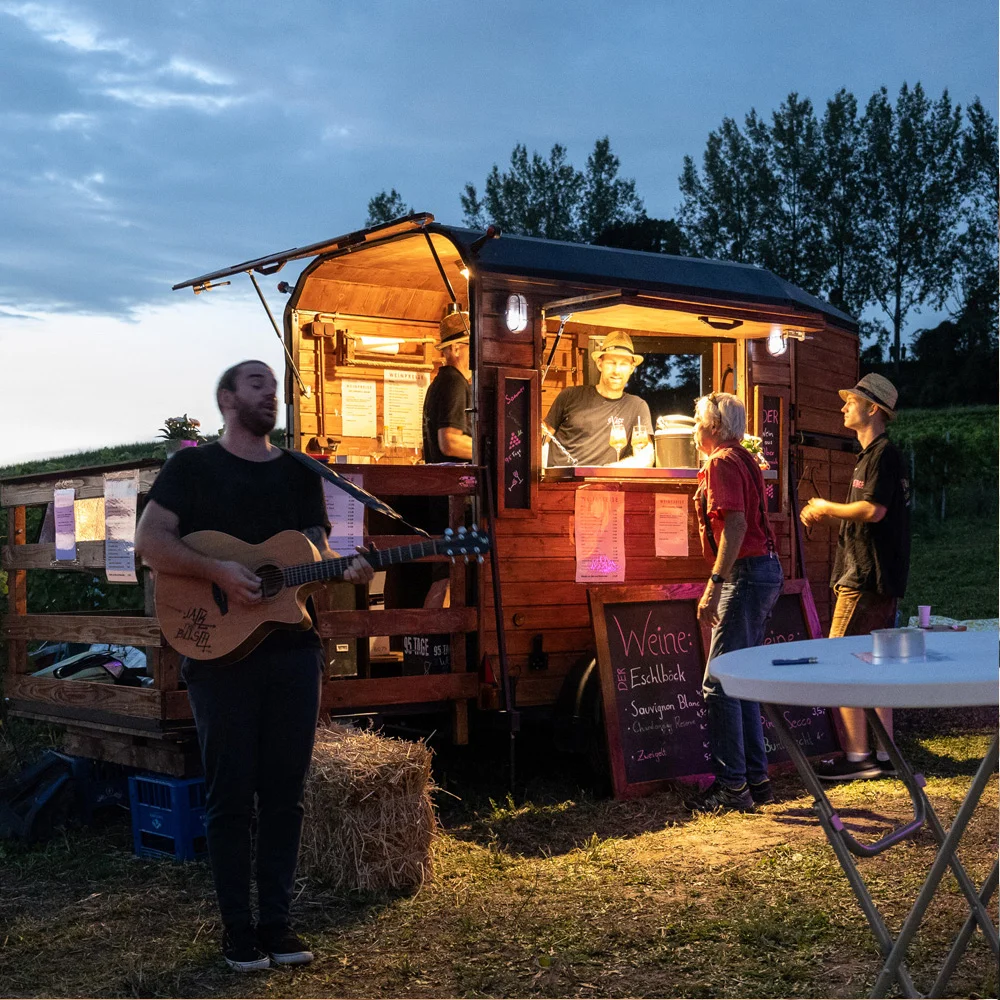 Mobiler Barwagen als mobile Eventbar für Hochzeiten und Agapen