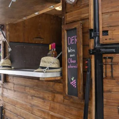 Mobiler Baranhänger überzeugt mit Style und Optik