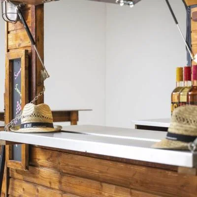 Innenansicht der mobilen Bar von Weinbau Eschlböck