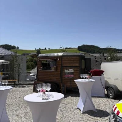 Mobile Bar von 95 Tage als Eventbar für Hochzeit und Agape