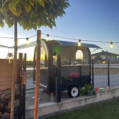 Mobile Eventbar bei Veranstaltung im Freien