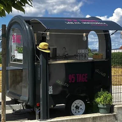 Ausschank an der mobilen Bar mit Wein und Getränken von 95 Tage