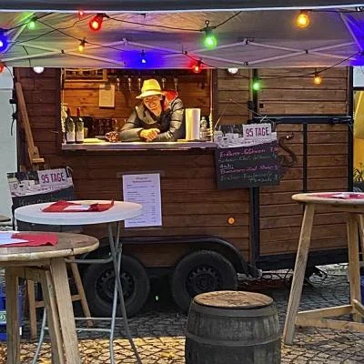 Mobile Bar von Weinbau Eschlböck am Weihnachtsmarkt