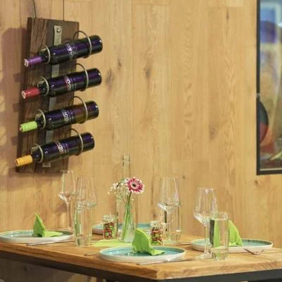 Stilvolle Deko im Verkostungsraum von Weinbau Eschlböck